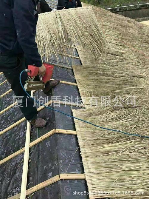 超工厂批发 园林景观湿地公园仿真茅草、塑料茅草与铝质茅草全解析——防火耐用，助力园林工程